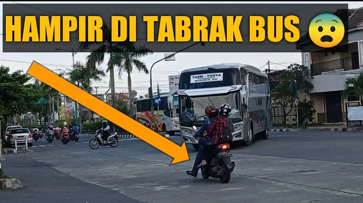 Pemotor hampir di tabrak bus! hunting di pintu masuk terminal Giwangan Yogyakarta.