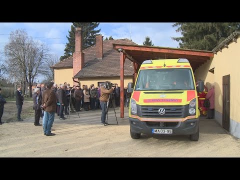 Videó: Melyiket nehezebb öltözni: lovagot vagy szamurájot?