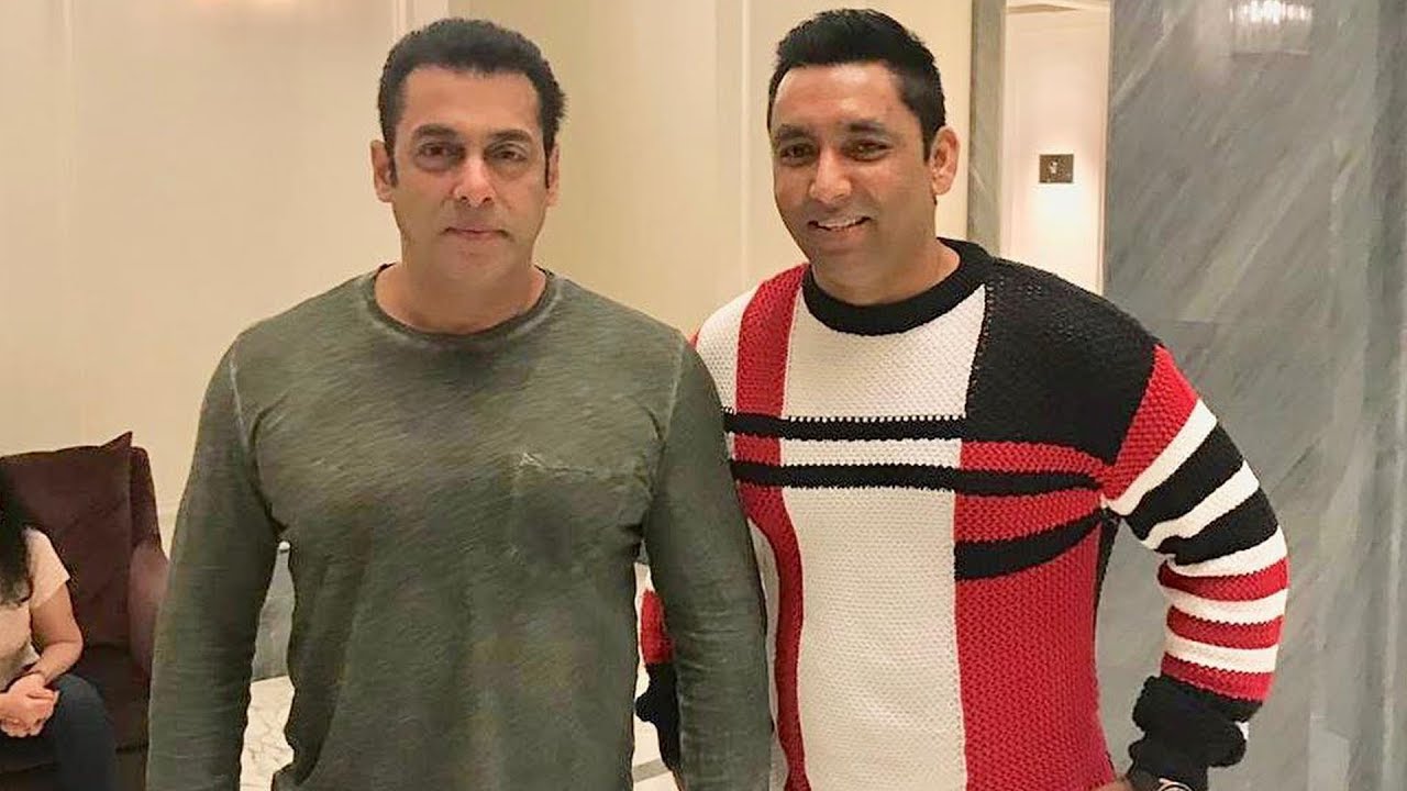 tân tiên kiếm game Salman Khan POSES With Shaikh Fazil Ballys Marketing Manager Casino In Dubai
