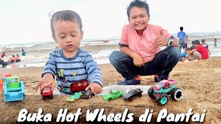 Liburan di Pantai Asmara Unboxing Hot Wheels dan Kinder Joy