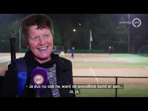 Drukte op de tennisbaan in Nijkerk