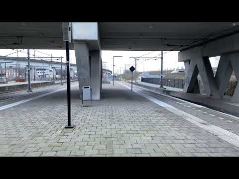 Vertrekt de SLT 2463 op Station Amsterdam Sloterdijk