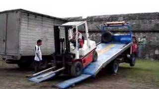 How Not To Unload A Forklift