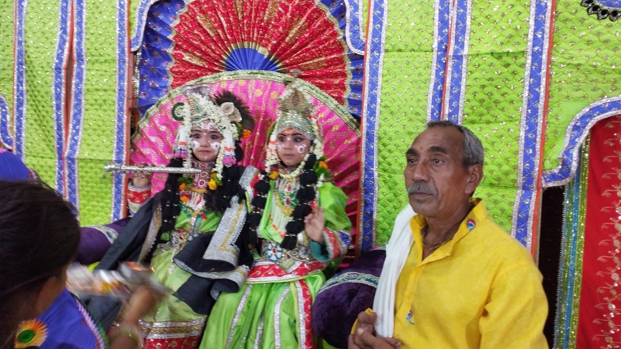 आज आई बसंत बहार चलो री सखी कुंजन में वृंदावन में बड़ा ही सुन्दर रास पद और रास दर्शन