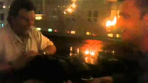 Bennett signs the vest !