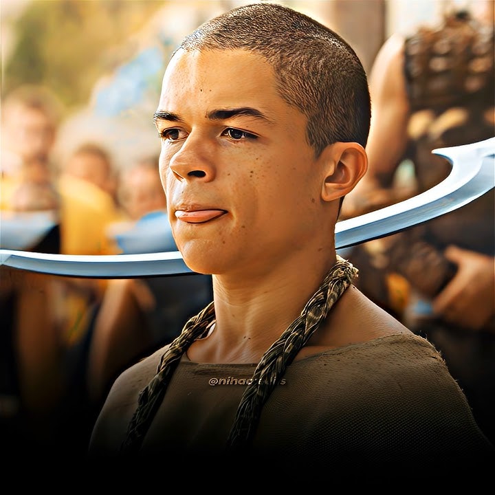 Crowd throws stones at Daenerys 😡🔥 #shorts #gameofthrones