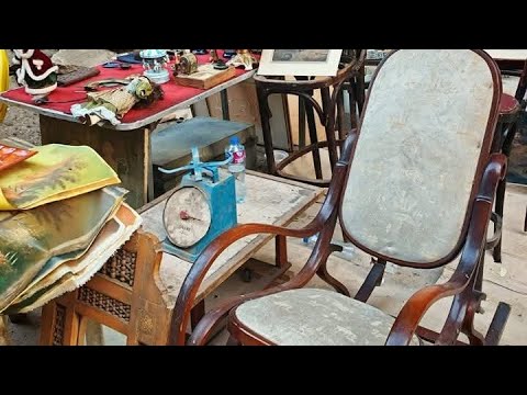 سوق الانتيكات كنز من كنوز وسط البلد هتلاقي هناك عملات قديمة راديو تليفونات تحف وانتيكات