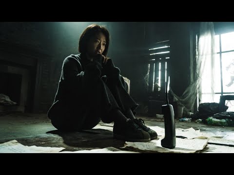 بنت ترد على تليفون فتلاقي اللي بيكلمها عايشة معاها في نفس البيت من 20 سنة ملخص فيلم