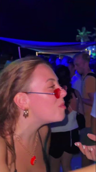Hot girls making out at the pool party in Malta 🇲🇹!