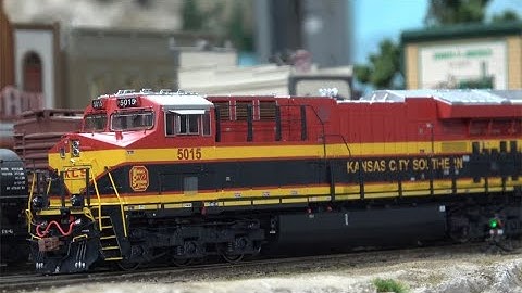 ScaleTrains Rivet Counter GE ET44 Tier 4 GEVO Run 5 on The Texas & Pacific RR in 4K