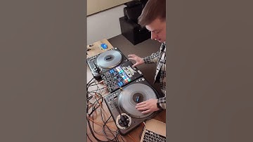 Thumbnail of @VaZeeDj Rocks Phase! 🔥 #djroutine #scratch #scratching