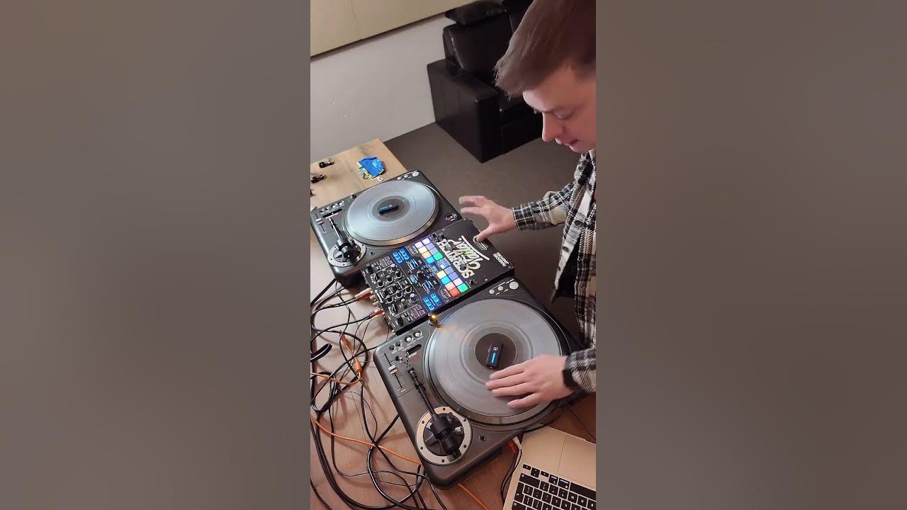 @VaZeeDj Rocks Phase! 🔥 #djroutine #scratch #scratching