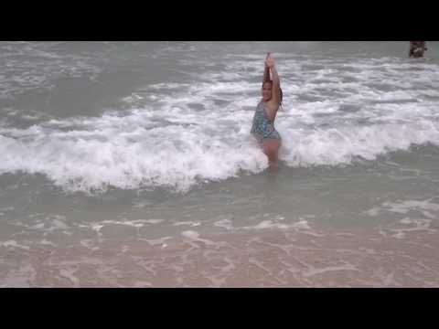 Video: Cómo Aprender A Nadar En Un Día En La Playa