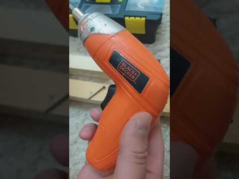 فيديو: مفك البراغي Black & Decker: اختر الموديلات اللاسلكية والموصلات الرئيسية لـ 12 و 18 V ، وميزات البطارية والشاحن لمفك البراغي