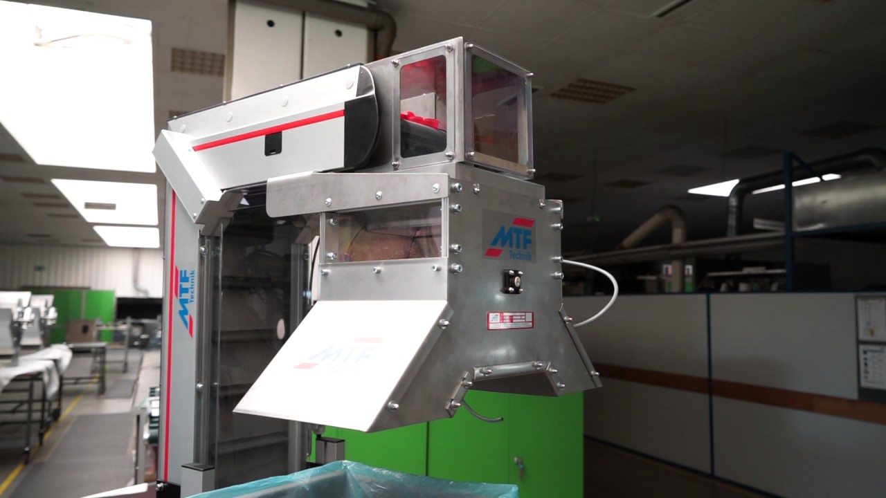 Anwendungsvideo: 90° Senkrechtförderer mit angebauter Verteilerweiche