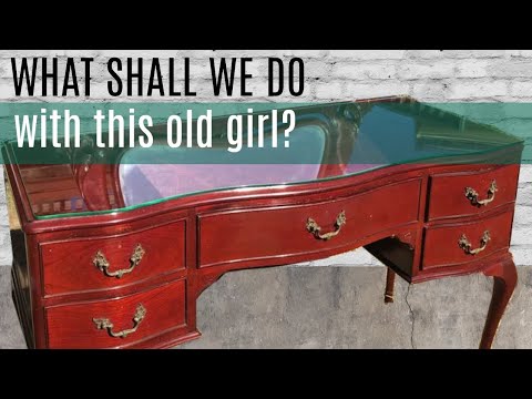 Video: Toaletní stolek je hlavní ženský kus nábytku