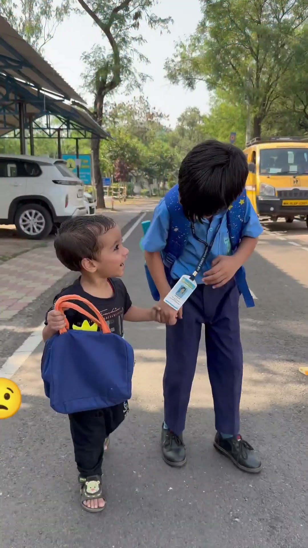 Akku apne bhai Duggu  ko lekar aaya school se #shorts