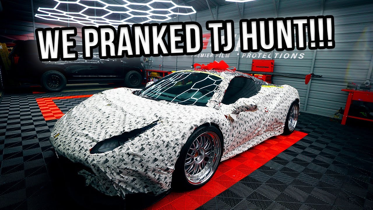Ferrari Ти Джея Ханта полностью покрыто защитной пленкой — рождественская шутка