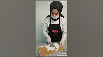 صنع الكاتو مع اغنية والله بانيت الحكاية شايف في عيونك قصة 