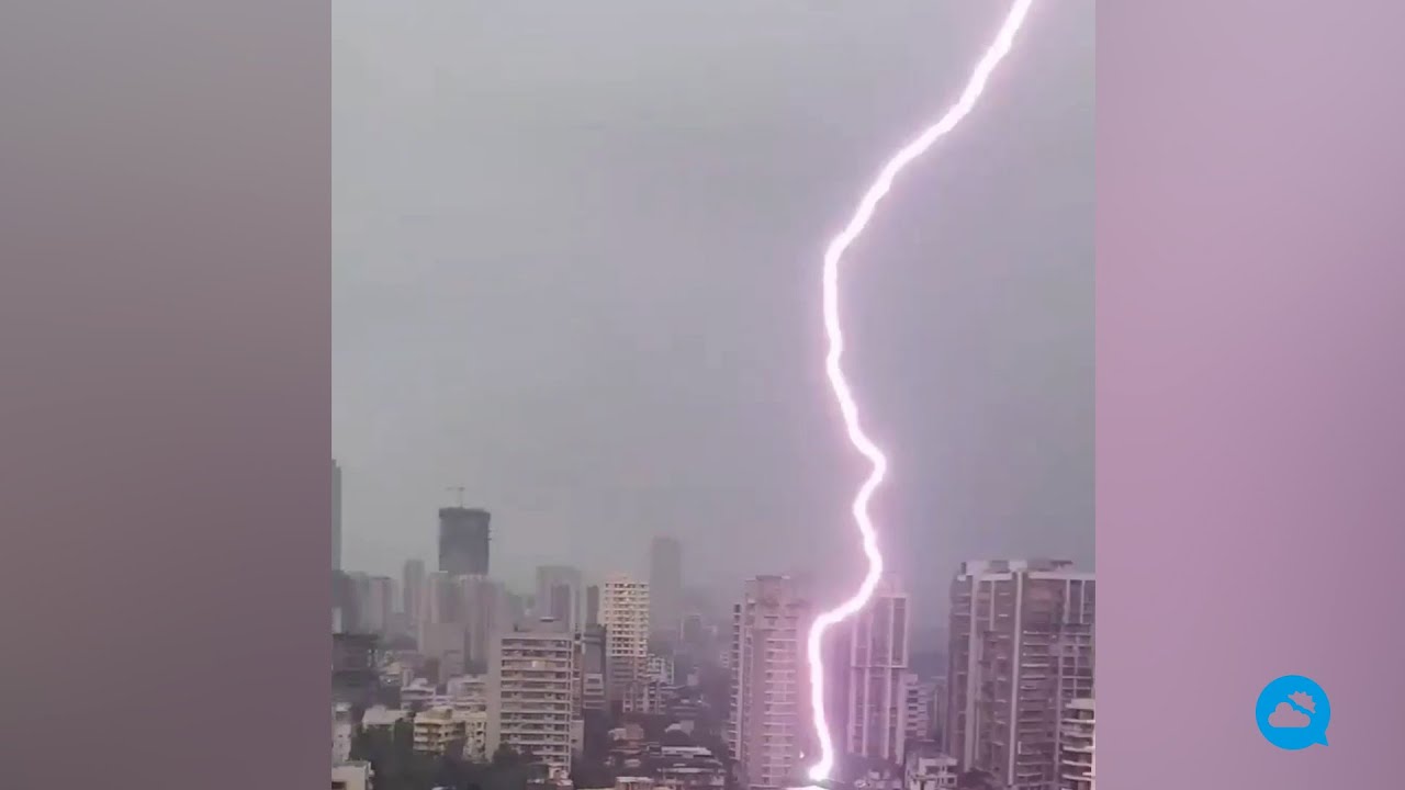 Spectacular lightning strike on building in Mumbai, India - YouTube