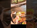 ញាំអាហារនៅមាត់ទឹក