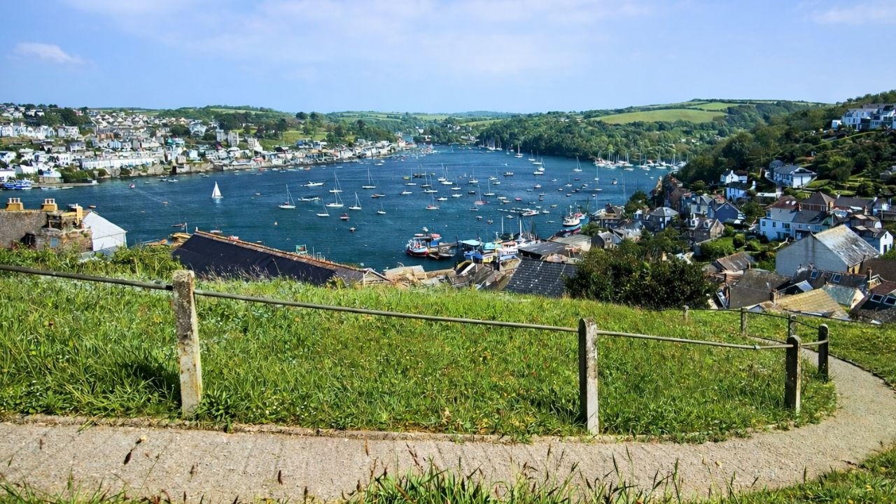 A Walk Through Polruan | Cornish Harbour Views