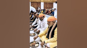 Narendra Modi & Amit Shah Enjoy Langar At Gurdwara 🤤🤲