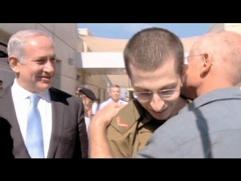الجندي شاليط يعود إلى وطنه و أهله