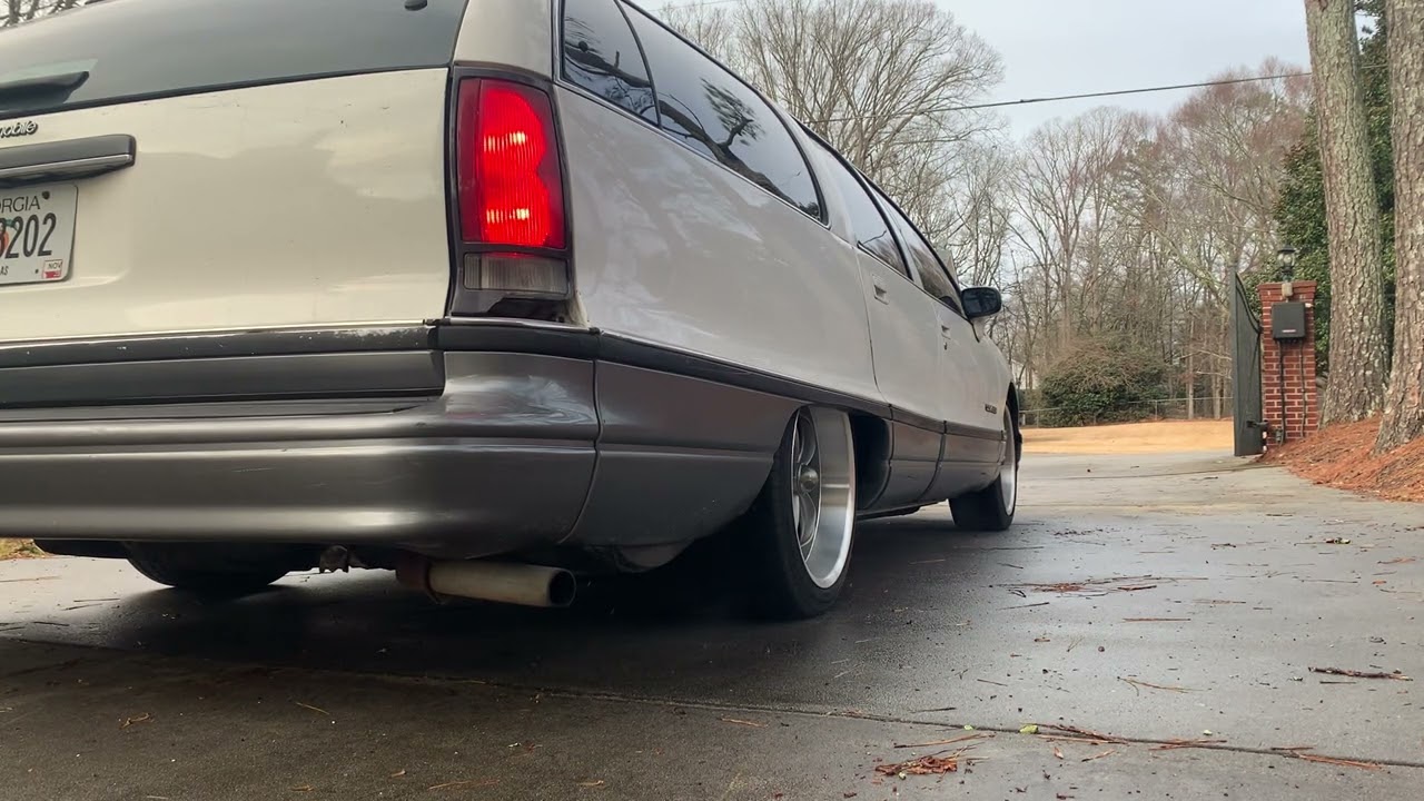 Custom exhaust Oldsmobile Custom Cruiser Wagon