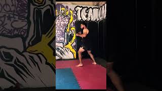 Tutorial -Técnica de pateo Giratorio #viral #mma #muaythaifamily #karate #ufc #virwlshorts