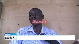 Waliwo omusajja alaajana olw'ekibanjja. 