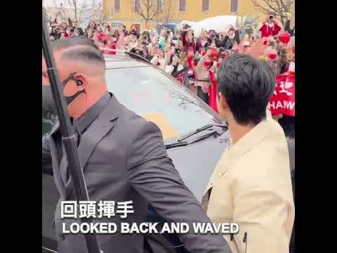 肖戰繞過車身見海蝦 Xiao Zhan went around the car to greet overseas XFXs | Milan Fashion Week 20230224