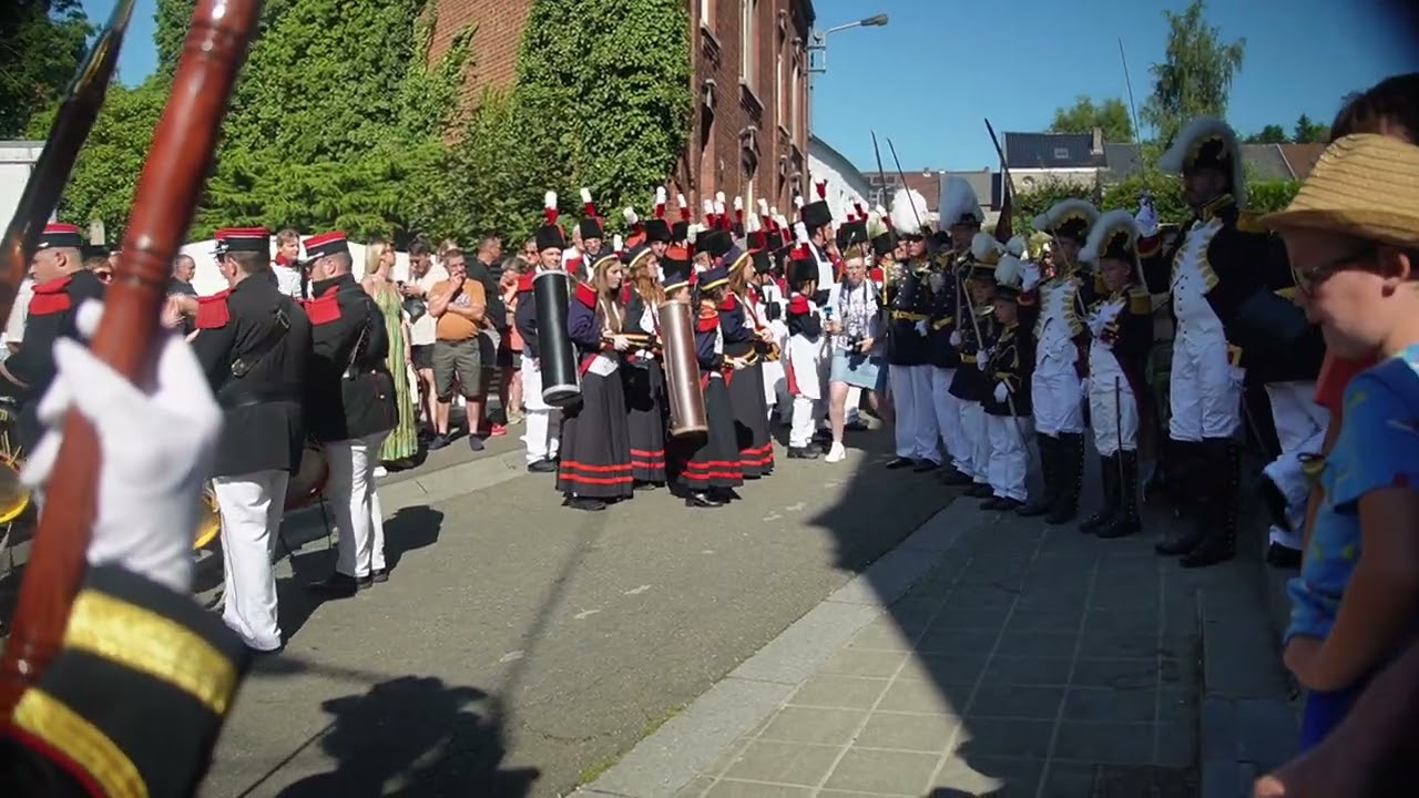 Marche Saint Roch et Saint Frégo Acoz 2023 11 Prise du drapeau 