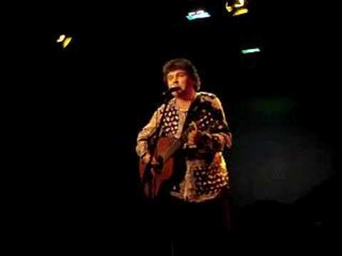 This is a clip of John Spillane performing his song 'Dunnes Stores Girl' in The PassionFruit Theatre in Athlone in June 2008..... He was FANTASTIC ! ... great theatre too and really nice people running it!