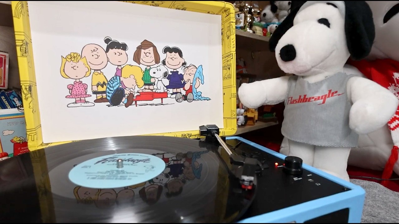 Broken!?! Fixing a Peanuts Cruiser Turntable by Crosley | CollectPeanuts.com