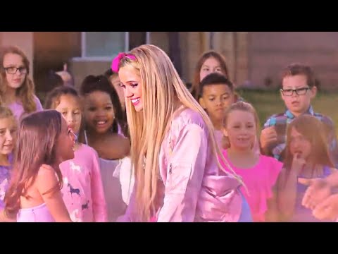 Video: Zdi Se, Da Jih Je Barbie Obsedla