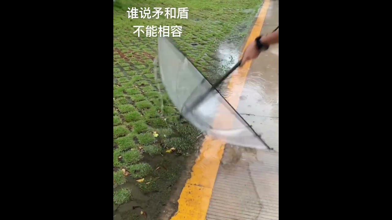The umbrella with an attack and defense