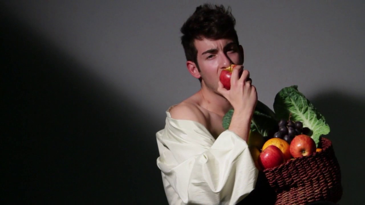Direcció de fotografia - Caravaggio Niño con un cesto de frutas - YouTube