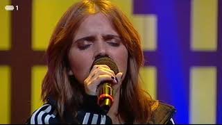 Carolina Deslandes – “A vida toda” (versão acústica) | Cá por Casa | RTP