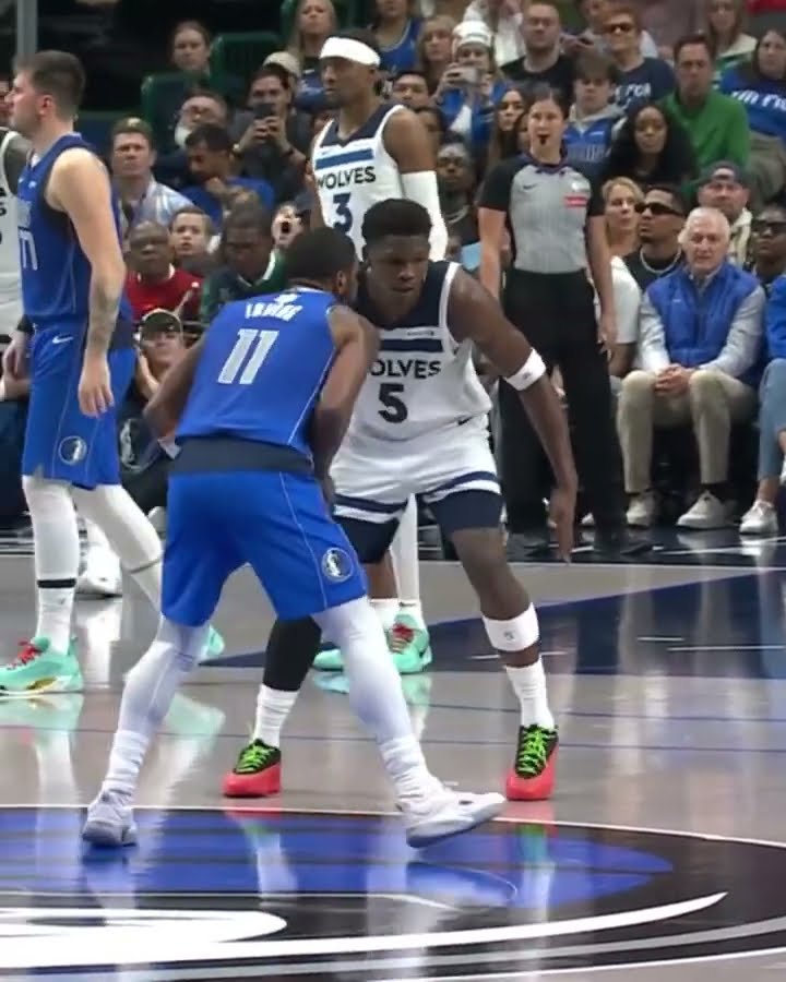 Luka Doncic went back to the locker room after an apparent injury