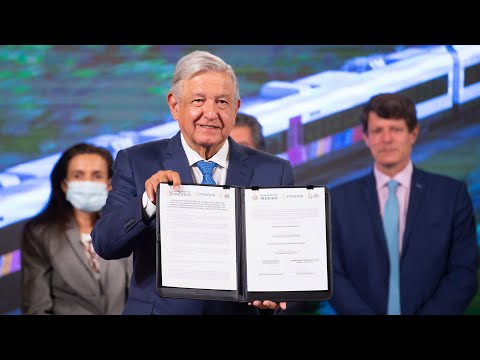 Firma de contrato para adquirir y construir carros del Tren Maya. Conferencia presidente AMLO