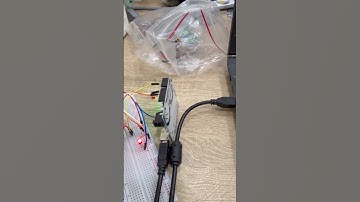 德明財經科技大學  資訊科技系  嵌入式系統概論作業 七段顯示器+全彩LED燈、蜂鳴器變化  D11319212 蔡名邦 光敏電阻+序列埠 人流記數