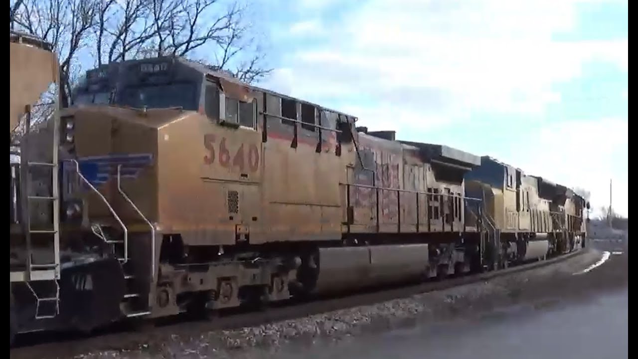 Railfanning the UP Mt. Vernon sub below zero in Mt. Vernon, Illinois