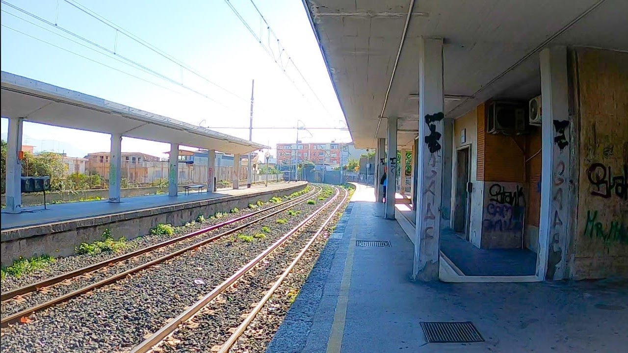 Italy / Napoli_Circumvesuviana Subway Ride From Ottaviano To Somma Vesuviana,Novembre 2021