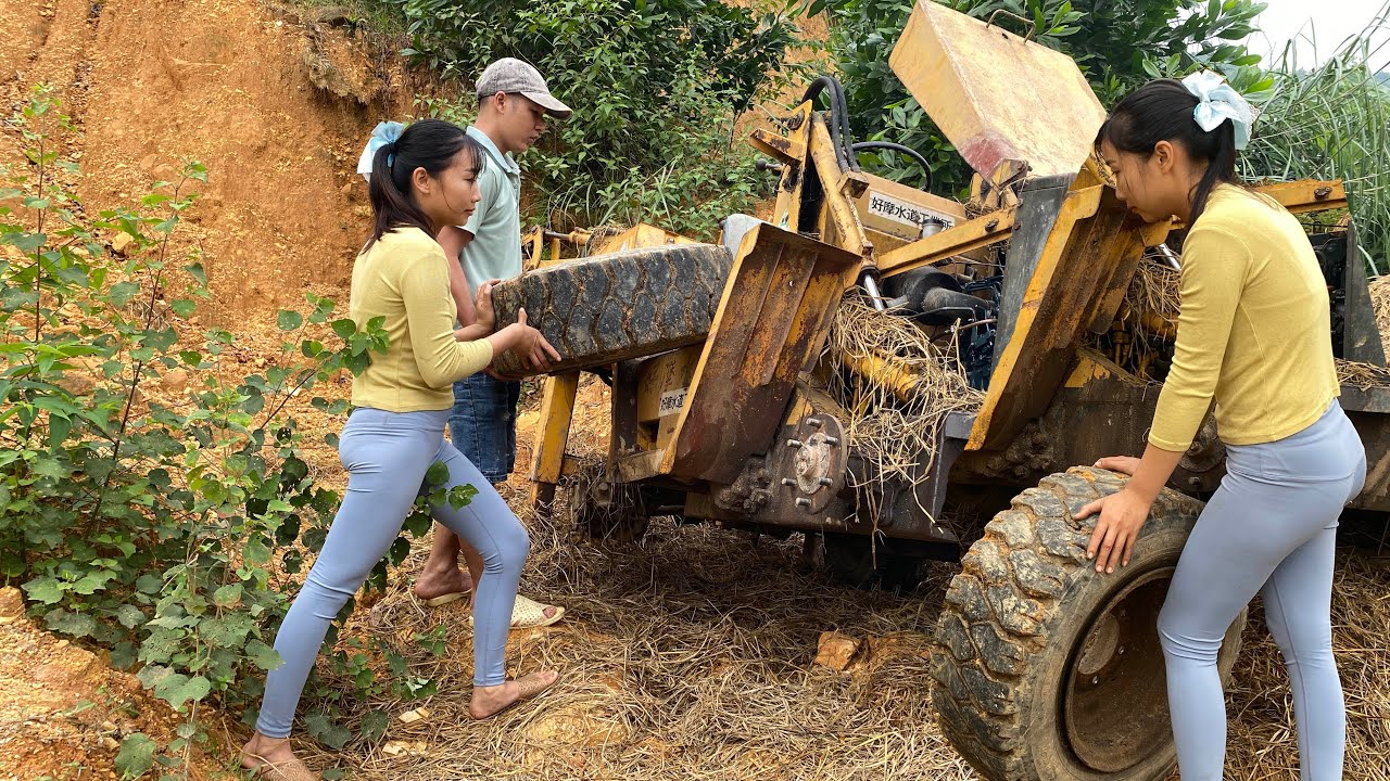 Genius girl bought and restored an excavator from a mechanic who abandoned it for about 10 years