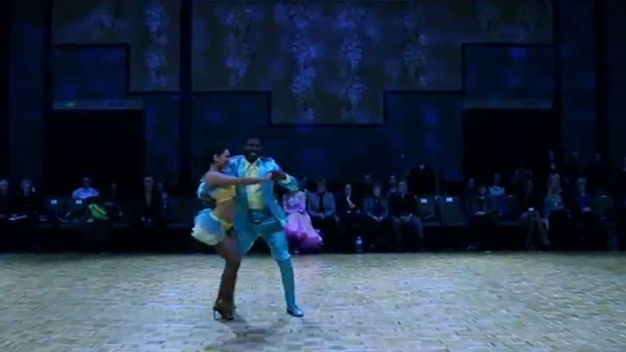 Acrobatic Salsa Dancers