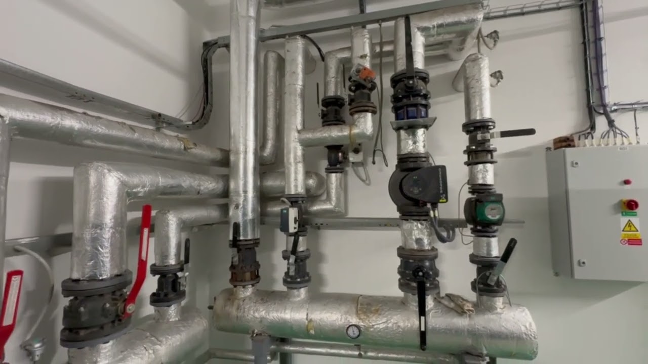 Kotel na dřevotřísku, piliny, prach z odsávání, štěpku a pelety MultiBio 800 PLCS. Nábytek Hanák