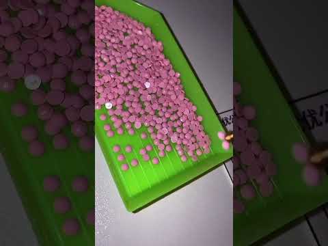 Собираю алмазную мозаику *hello kitty*