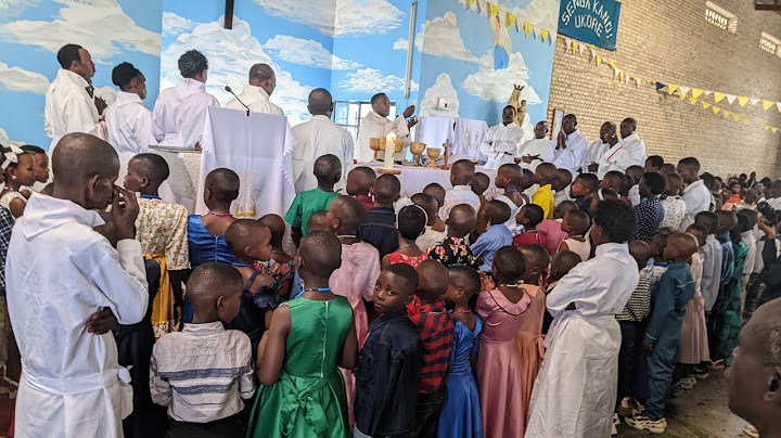 GUTANGA ISAKARAMENTU RY'UKARISITIYA YAMBERE MURI PARUWASI YA KARAMBI