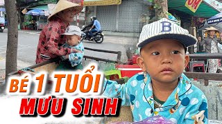 Bé trai mồ côi 1 tuổi dễ thương bị vứt ngoài đường biết lạy Phật được bà lão nhặt về nuôi